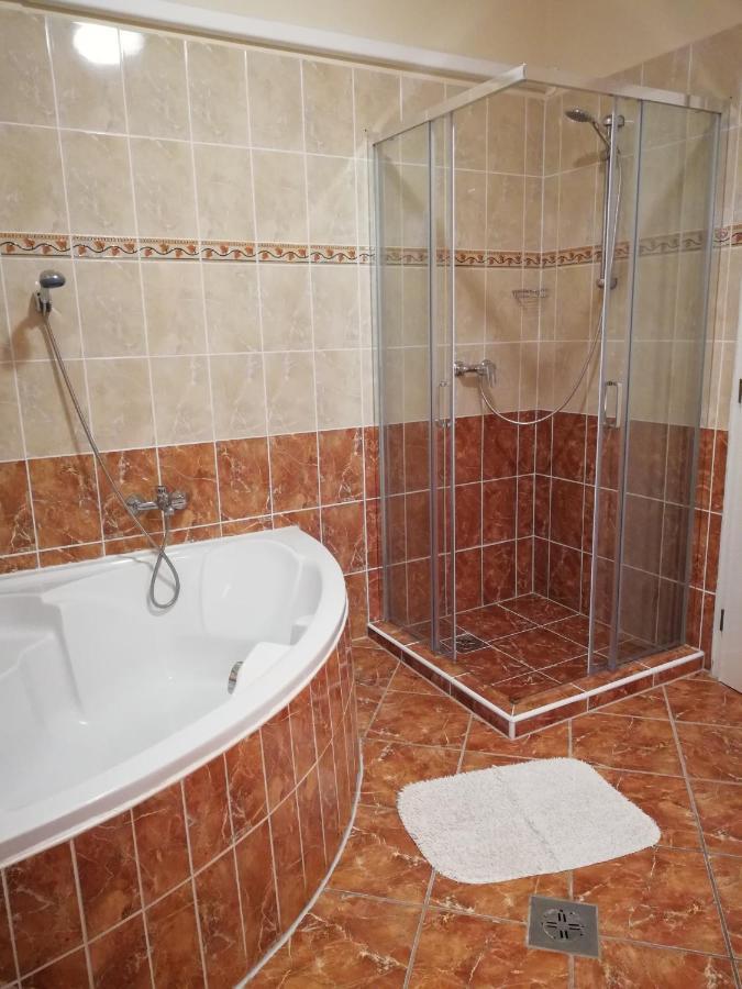 Imola És Andrea Apartmanház Hajdúszoboszló Kültér fotó